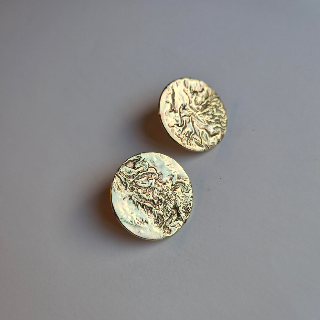 Sun shield collection earrings Lunae 2 – bold, statement, brass, silver, modern, organic, disc