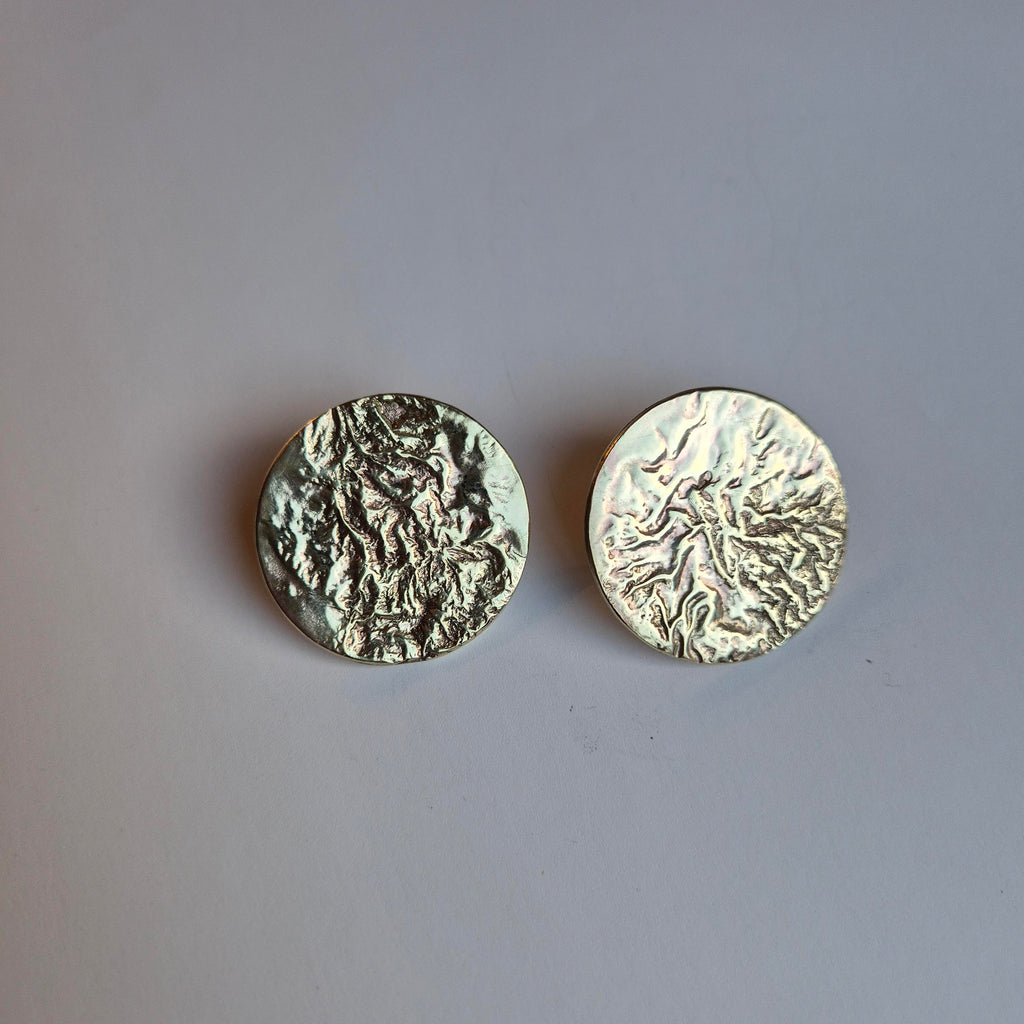 Sun shield collection earrings Lunae 2 – bold, statement, brass, silver, modern, organic, disc