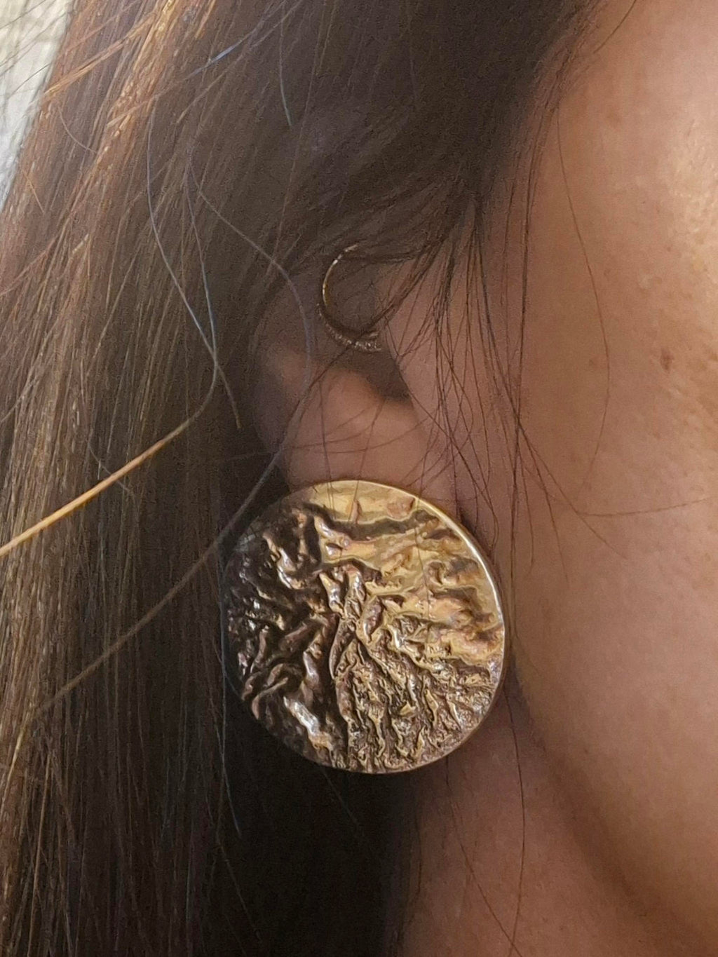 Sun shield collection earrings Lunae 2 – bold, statement, brass, silver, modern, organic, disc