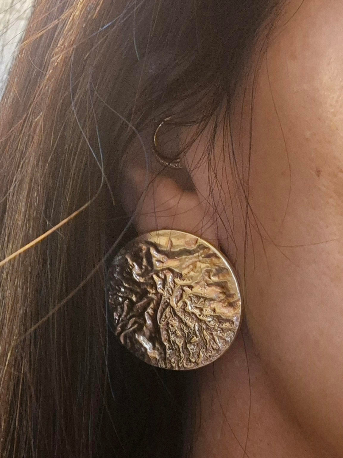 Sun shield collection earrings Lunae 2 – bold, statement, brass, silver, modern, organic, disc
