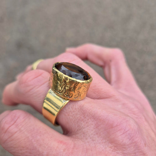 Anisija – Large Oval Cut, Faceted Honey Quartz Ring, Brass, Textured, Antique Style
