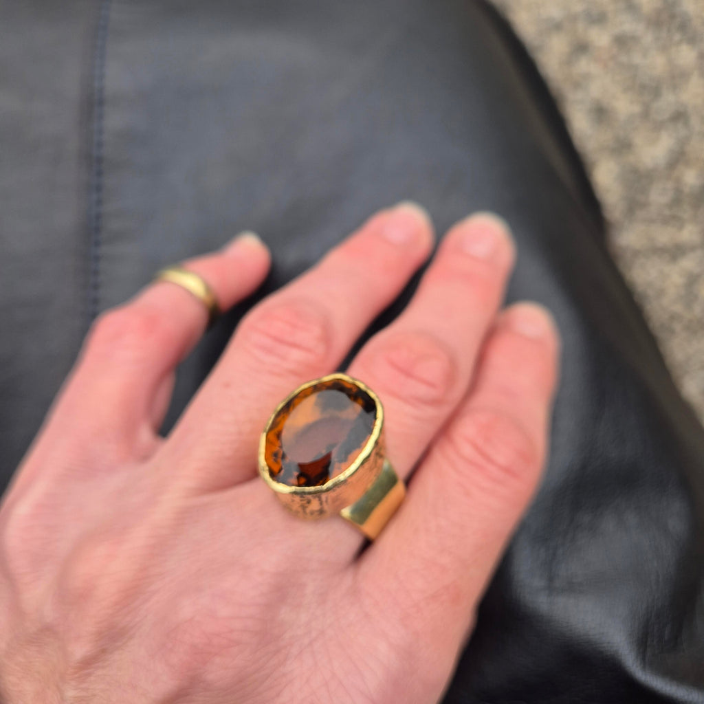 Anisija – Large Oval Cut, Faceted Honey Quartz Ring, Brass, Textured, Antique Style